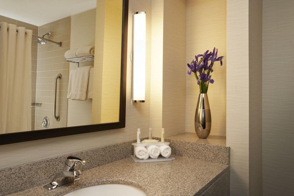 Holiday Inn Express & Suites Vaughan-Southwest By Ihg Extérieur photo