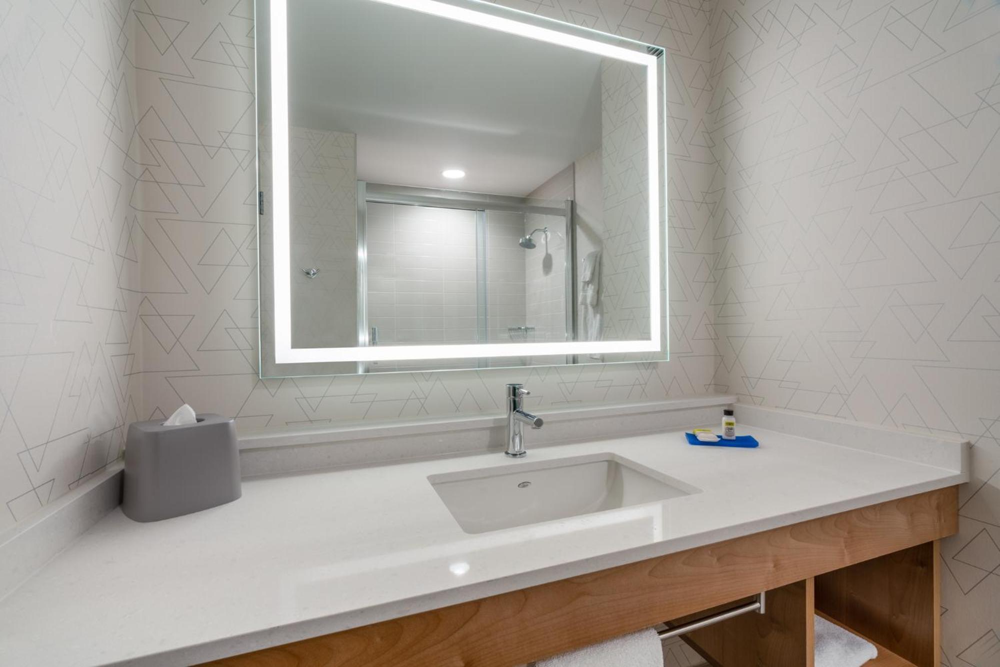 Holiday Inn Express & Suites Vaughan-Southwest By Ihg Extérieur photo
