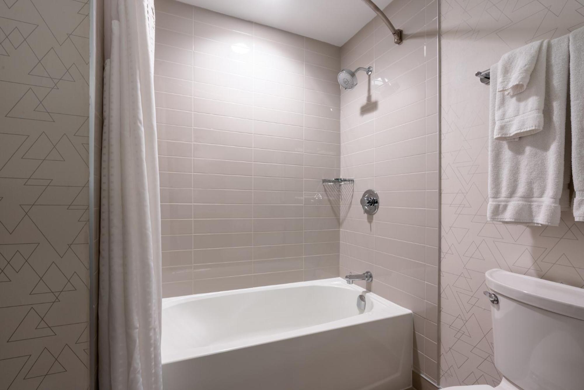 Holiday Inn Express & Suites Vaughan-Southwest By Ihg Extérieur photo