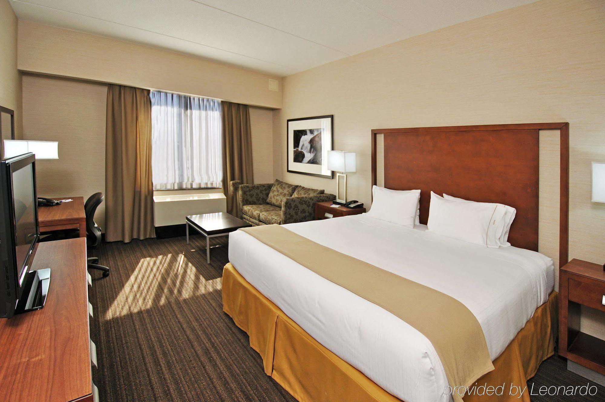 Holiday Inn Express & Suites Vaughan-Southwest By Ihg Chambre photo