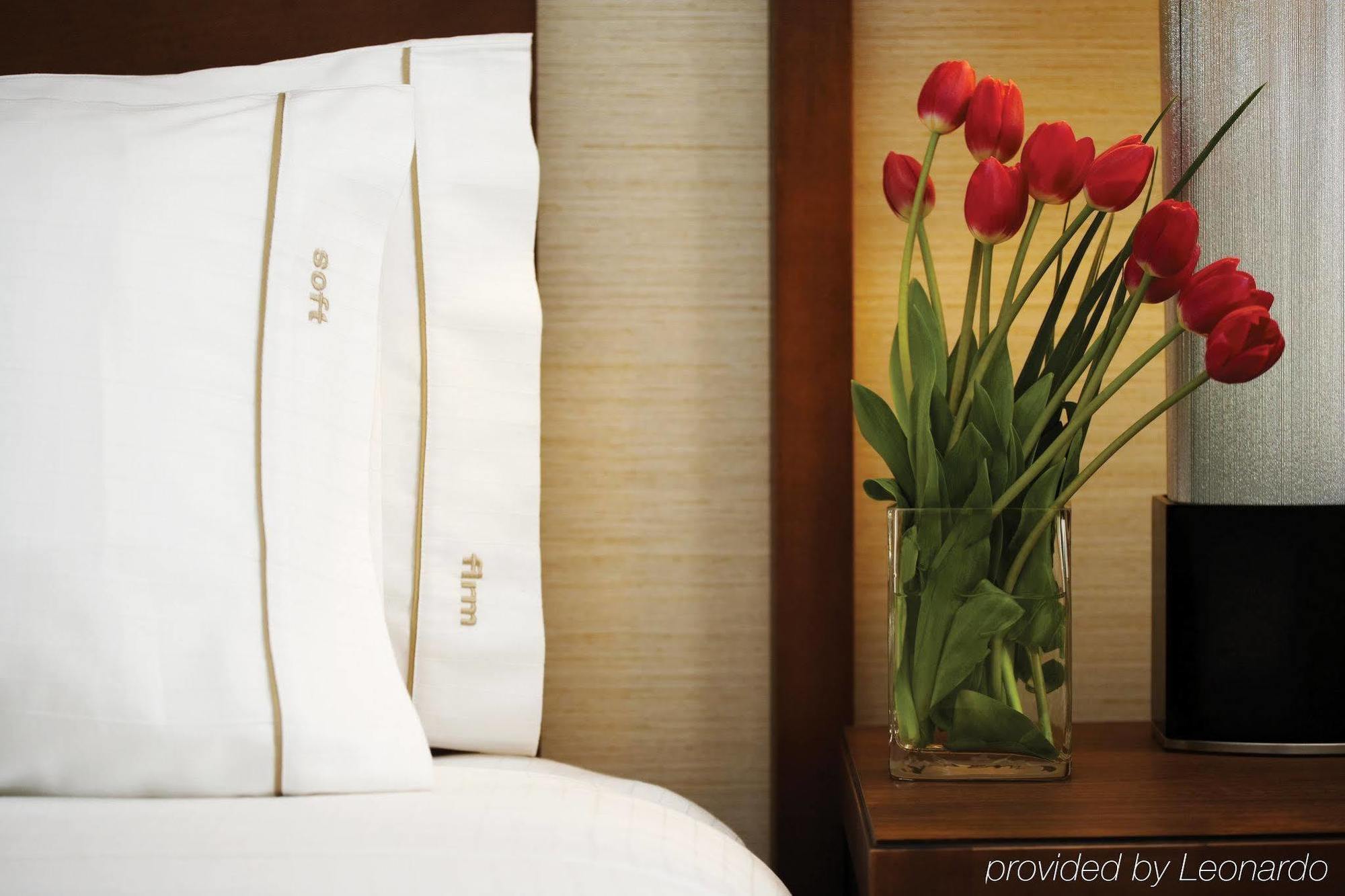 Holiday Inn Express & Suites Vaughan-Southwest By Ihg Chambre photo